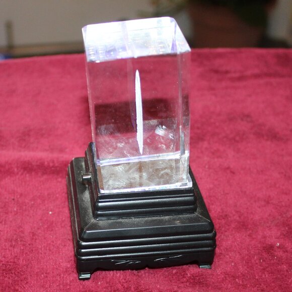 Elvis Etched Crystal Hologram Cube - Picture 5 of 6